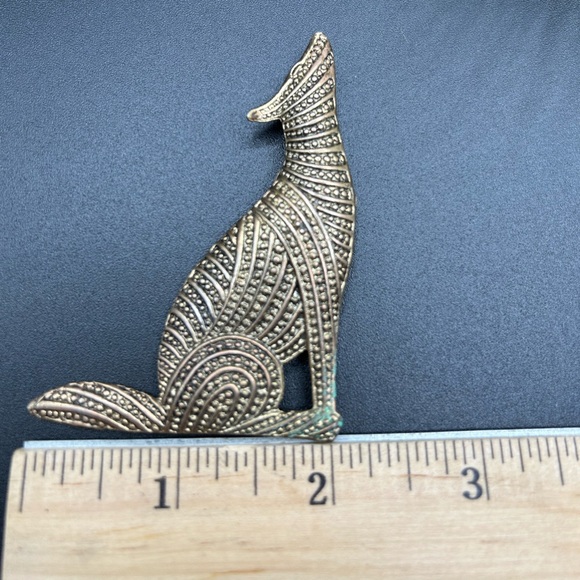 Vtg Howling Wolf Coyote Brooch Southwestern Goldtone Large Estate Lapel Pin - Picture 5 of 6